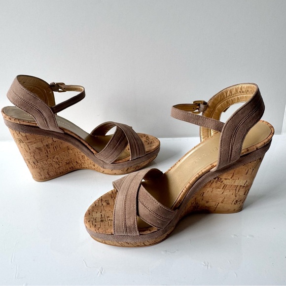 Stuart Weitzman Taupe Suede Ankle Strap Cork Wedge Sandals Size 9.5 M - Picture 4 of 11